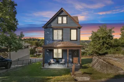 Image de Chic City Retreat w Views • Fully Renovated • Chef’s Kitchen • GreenTree Exit