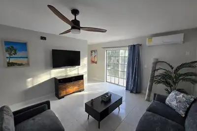 Image de Tropical Poolside Getaway in Freeport