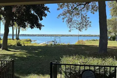 Image de Beautiful 2-bedroom Owasco Lakefront home