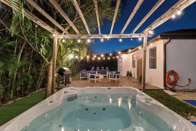 Image de New Vibrant Villa~Heat Pool~Jacuzzi~Bbq~Pickleball