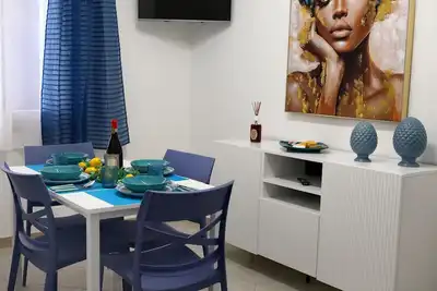 Image de The arch on the sea! vacation home a few meters from the sea, with private garage.