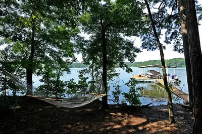 Image de Tigers Den - Charming 4bd Lake Hartwell Lakefront house 11 miles to Clemson