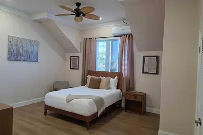 Image de Tropical Oasis 2br Townhouse Unit 2 Minutes from Airport & Beach