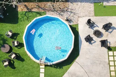 Image de Poolside Playhouse - Pool Home - 5 Min. To Beach