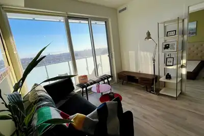 Image de Quiet Luxury yet Vibrant Steps to Subway