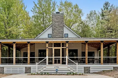 Image de Beautifully Constructed Modern Farmhouse Steps from shared Lake Michigan Access