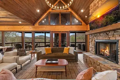 Image de 249 Ranger Station - Mountain View | Pet Friendly | Hot Tub | Shuffleboard | Cornhole