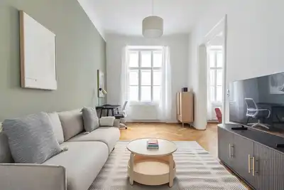 Blueground | Innere Stadt, view, nr Danube Canal