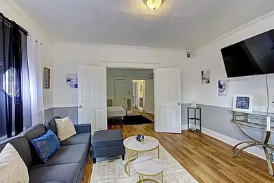 Image de Upscale 2-Bedroom Memphis Apartment in Serene Locale