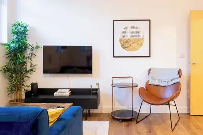 Image de Modern 2- Bedroom Apartment in Central Redhill!