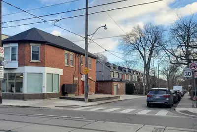 Image de Chic 2br Urban Retreat in Trendy East Toronto