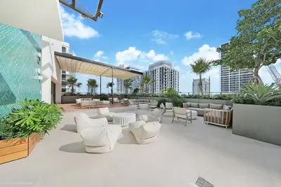 Image de Modern 1br Crosby Gem - Steps to Brightline & Arena