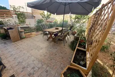 Image de 2-bedroom house in peaceful Chalepa with back yard garden and private parking