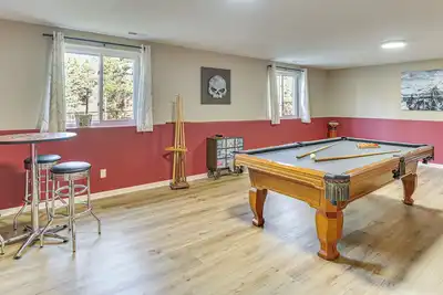 2 Mi to Main St, Sturgis! Spacious Group Getaway