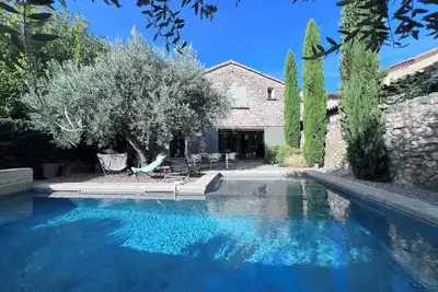 Image de Maison coeur de village avec piscine