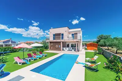Image de Modern villa with pool, garden and sea view for 8 people in Istria