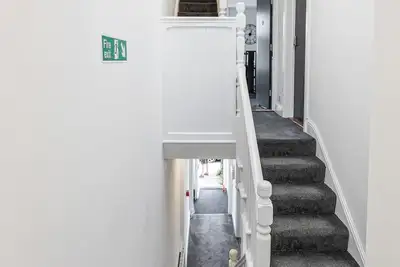 Image de Large 6 bed 3 bath House ideal for workers/large groups