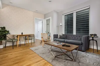 Image de Fishtown Find: Artful One-Bedroom