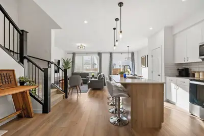 Image de Luxe Retreat w/ Gym, Ping Pong, Near West Ed Mall