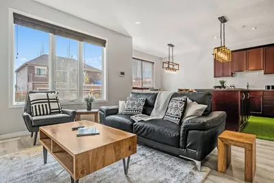 Detached 3br Home, Garage, Yard, Fireplace