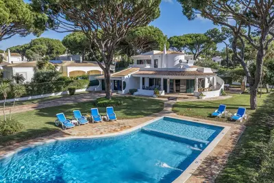 Image de 4 Bedroom Villa, 3 Bathrooms, Private Pool, Beautiful Private Gardens, Wifi, A/C. Walking Distance t