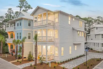 Image de V Porches, immaculate new 5br/4. 5ba, btwn Alys & Rsmry + Pool + Priv Bch Access