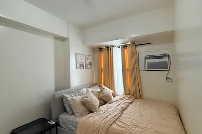 Sophisticated 1br Unit w/ Panoramic Horizon View