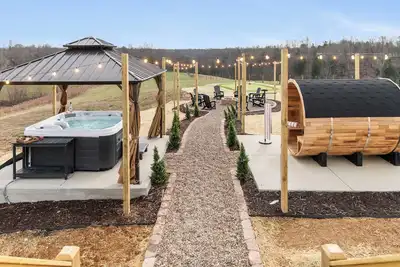 Image de The Ridge: 6br • 100\" Tv • Hot Tub • Speakeasy