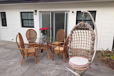 Image de The Serenity Cottage; by the Sea, on the Trail.