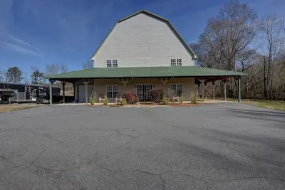 Image de Beautiful 3/3 Barndominium at Hawks Creek Farm