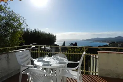 Image de Appartement 2 pièces avec terrasse vue mer, parking au Lavandou