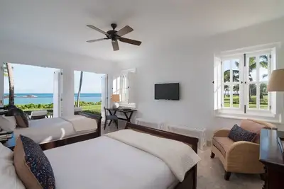 Image de Luxury Three-Bedroom Residence | 1 Unit | Elegant Comfort