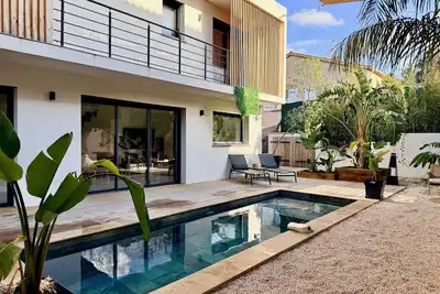 Image de Villa bord de mer avec piscine et jardin tropical. Calanques à 500m et commerces