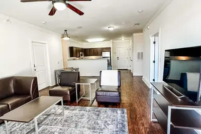 Image de Your Home Away from Home: The Waverly