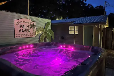 Image de Private Hot Tub + King Bed! ~ Fully secluded stay with private check-in!