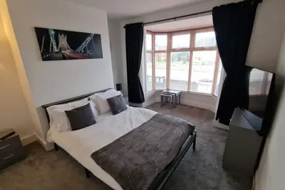 Image de Excellent Location - 5 Bedroom House