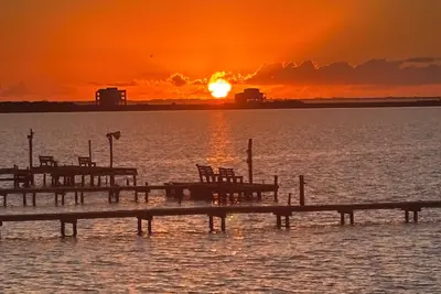 Image de Spacious 4-bedroom house on the water in Palacios with 300 ft fishing pier