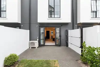 Image de Central Christchurch Townhouse - 2 Bed, 2 Bath - Includes Car Park
