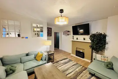 Image de Nfl Draft- 6 miles from Acrisure w off-street parking and yard! Near Bakery Sq