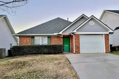 Image de Cozy 2-bedroom house walking distance to the Masters