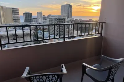 Image de Ocean View-Free Parking-Cozy 1 Bed /1Bath Waikiki Condo-Kitchen-Ac-Sofa Sleeper