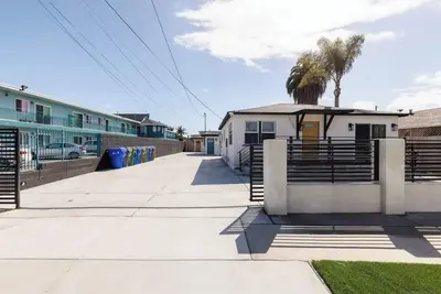 Image de Coastal Home in Downtown Oceanside