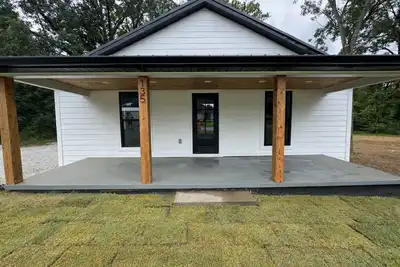 Image de 3 bedroom 2 bath home a few blocks away from Fhu.