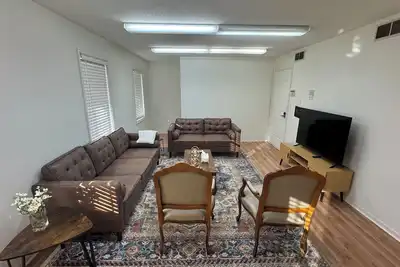 Image de Modern 2br Suite 202: Toledo & Sylvania Gateway