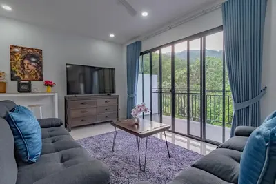 Image de Villa neuve avec piscine privée à Chalong Phuket et vue sur la montagne