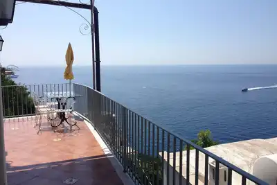 Image de Panoramic sea view of Positano without stairs and parking space