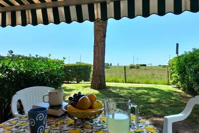 Image de Maison de trois pièces en bord de mer avec jardin