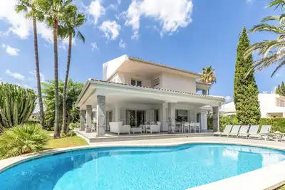 Image de Can Pedro, elegant villa in Llenaire 3 min walk from the beach!