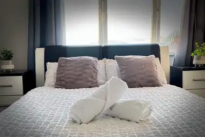 Image de Well-Equipped 3-Bdr Yardley Home | Sleeps 7| Free parking | close to Nec Airport