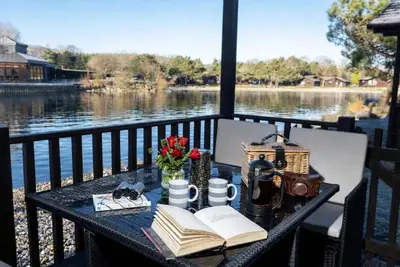 Image de Swanmere lodge, lakeside view cabin at Pinelake Carnforth